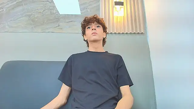 CRISS ALLEN1 online show from February 5, 2026, 12:43 pm