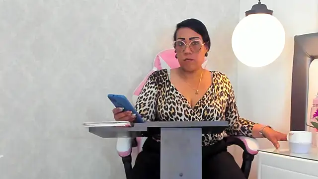 KarolWest  online show from December 20, 2025, 12:56 pm