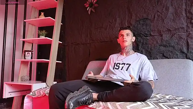 Paulo 527 online show from December 19, 2025, 8:49 pm