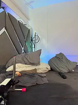 ZafiraNavarro online show from April 18, 2026, 7:07 pm