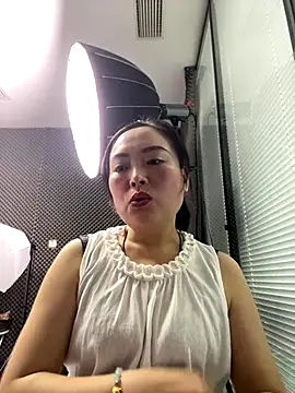 Snapshot of TL-46 chatting on November 27, 2025, 7:54 am TL-46 online show from November 27, 2025, 7:54 am