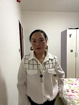 Snapshot of TL-46 chatting on November 30, 2025, 11:47 am TL-46 online show from November 30, 2025, 11:47 am