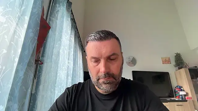 coolsmith81 online show from June 11, 2026, 7:17 am