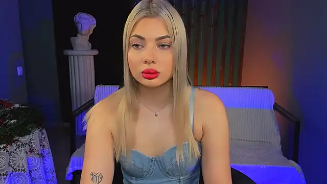 HyileyClark online show from January 12, 2026, 5:23 am