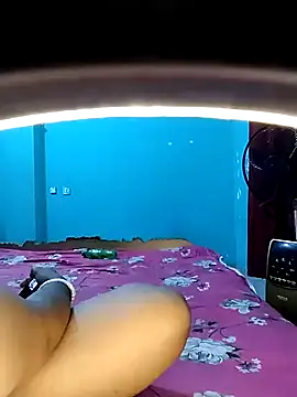 priya2098 online show from April 17, 2026, 6:22 pm