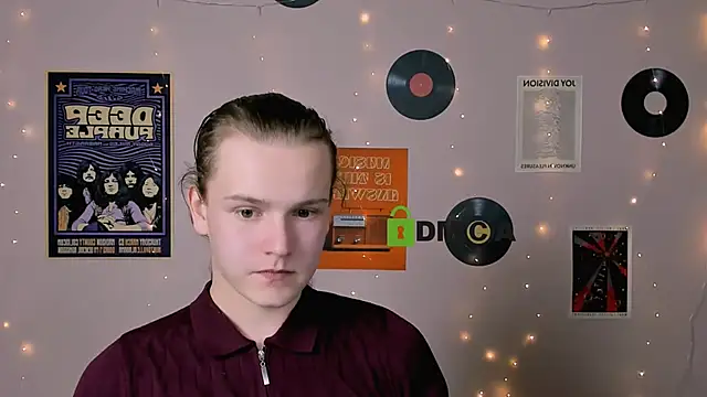 Snapshot of leo_void chatting on December 2, 2025, 9:36 am leo void online show from December 2, 2025, 9:36 am