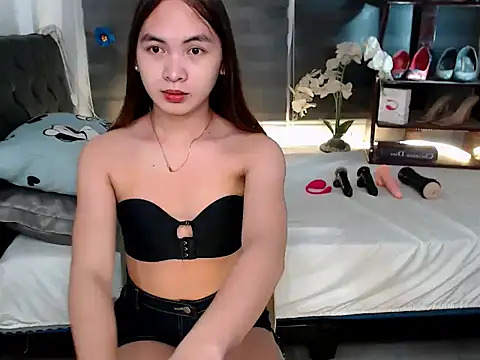 sylvannia cumslut online show from February 17, 2026, 4:24 pm