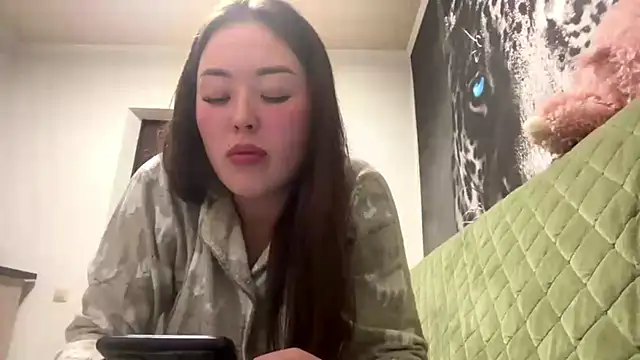 CurietHana1 online show from December 20, 2025, 3:41 pm