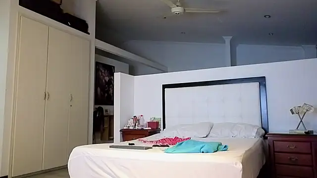 CerecitaQueenn online show from January 9, 2026, 12:57 am