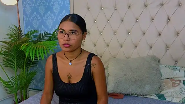 Miaa Collinss online show from November 28, 2025, 8:33 pm