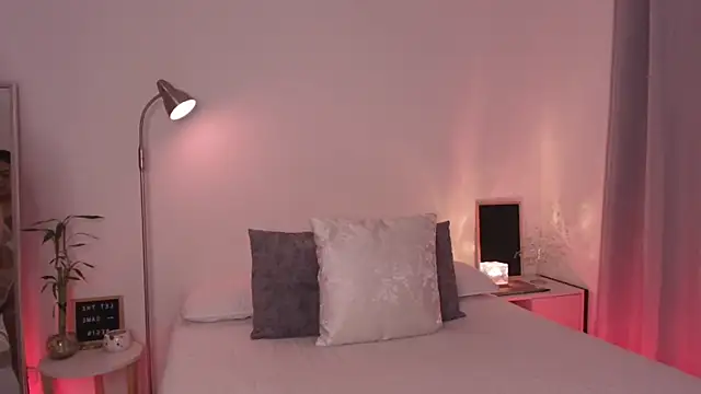 fluffycurls online show from March 19, 2026, 1:59 pm