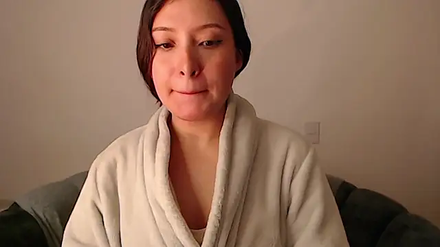 Snapshot of -Ivonny- chatting on December 19, 2025, 9:55 pm -Ivonny- online show from December 19, 2025, 9:55 pm
