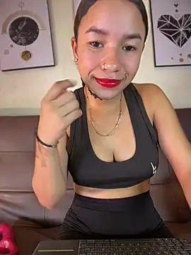 ZoeyFierce online show from February 13, 2026, 1:07 pm