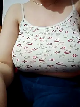 Snapshot of CuteBahar chatting on December 1, 2025, 6:57 pm CuteBahar online show from December 1, 2025, 6:57 pm