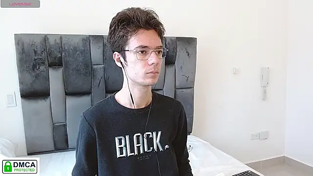 SaccharineSin online show from December 2, 2025, 2:23 pm