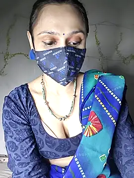 HONEY BEBS online show from January 5, 2026, 6:11 pm