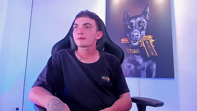 m0ntana777 online show from November 28, 2025, 2:42 pm