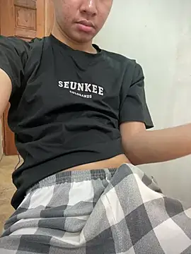 asiantwink0000 online show from January 10, 2026, 7:21 am