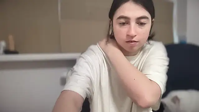Aphr0ditee online show from May 7, 2026, 3:39 pm