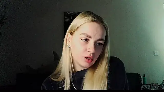 Whitehex666 online show from December 3, 2025, 4:38 pm