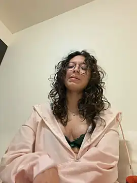 Alicatcua  online show from February 6, 2026, 3:11 am