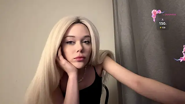 ElyaMur online show from March 28, 2026, 7:35 pm