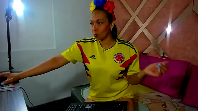 Snapshot of Valeria_gil_ chatting on June 23, 2026, 3:54 pm Valeria gil online show from June 23, 2026, 3:54 pm