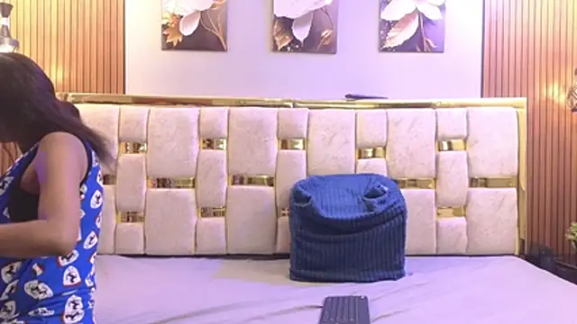  Caroline34 online show from April 8, 2026, 10:26 am