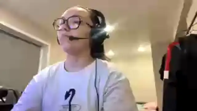 KerriMcbreen online show from December 3, 2025, 3:14 am