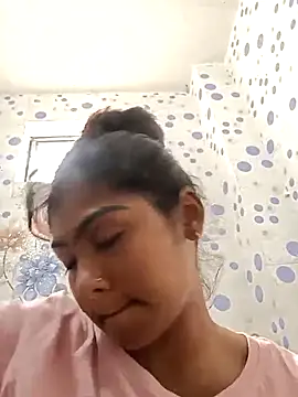 Cute diya023 online show from June 11, 2026, 3:04 am