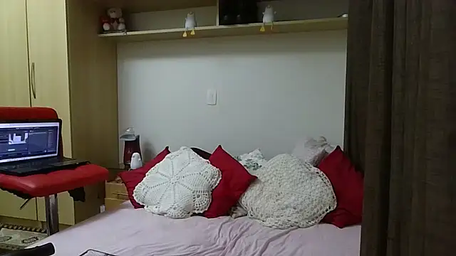 GabriellaManhas online show from March 12, 2026, 10:05 pm