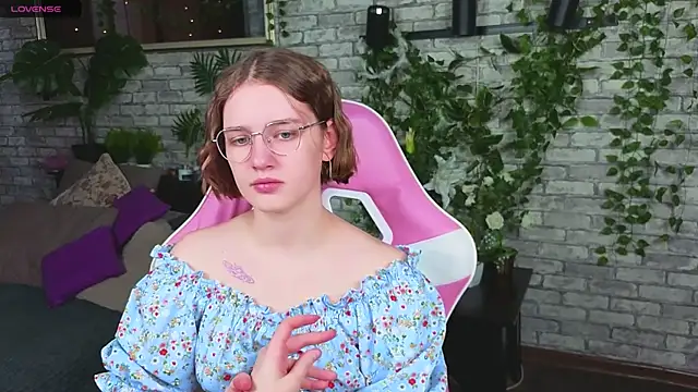 Mia Mooore online show from March 6, 2026, 1:18 pm