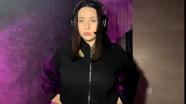 AngeliqueSulima online show from December 21, 2025, 3:41 pm