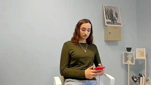 ShelieThetford online show from November 30, 2025, 6:06 am