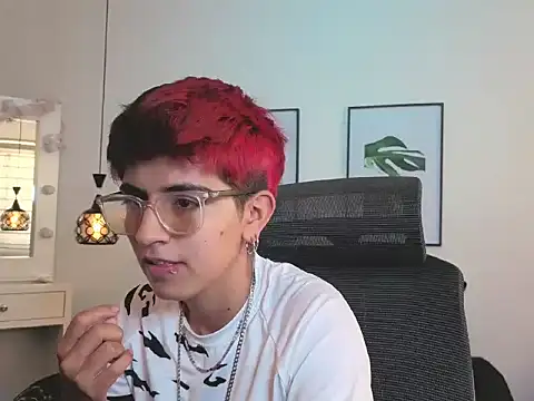 valeryevansvg online show from December 1, 2025, 12:10 pm