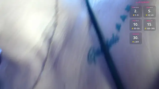 MarianaMontezz online show from April 9, 2026, 8:03 pm