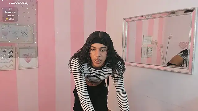 Snapshot of Amaia_Monroe chatting on April 24, 2026, 4:15 am Amaia Monroe online show from April 24, 2026, 4:15 am