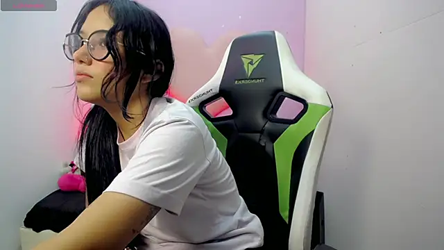 Mishell hot  online show from December 3, 2025, 8:29 pm