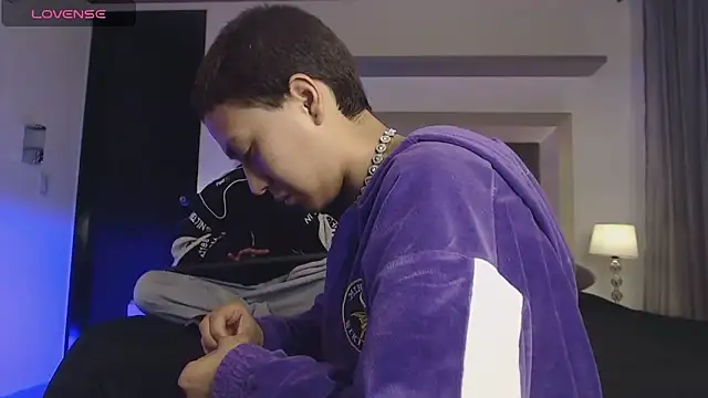 Brenda Tina online show from December 18, 2025, 8:26 pm