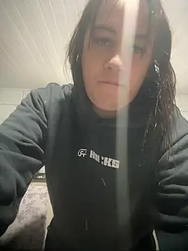 larysinha online show from June 10, 2026, 3:44 pm