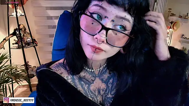 Snapshot of AryRousse chatting on May 21, 2026, 3:35 am AryRousse online show from May 21, 2026, 3:35 am