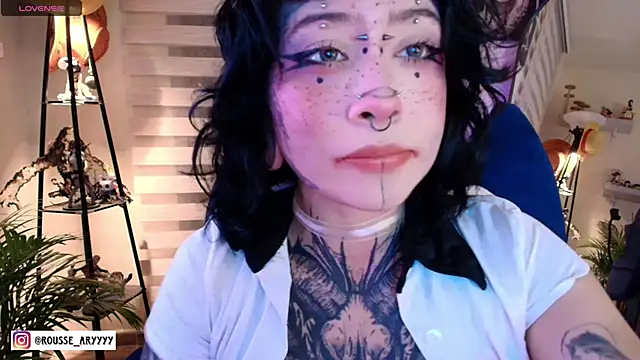 Snapshot of AryRousse chatting on June 5, 2026, 3:35 am AryRousse online show from June 5, 2026, 3:35 am