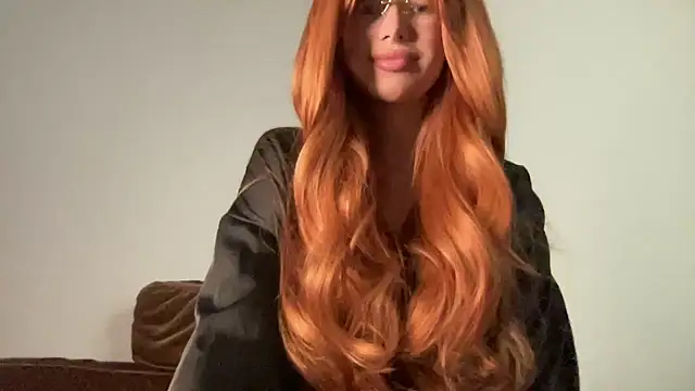 EliseMeadow online show from December 17, 2025, 7:25 am