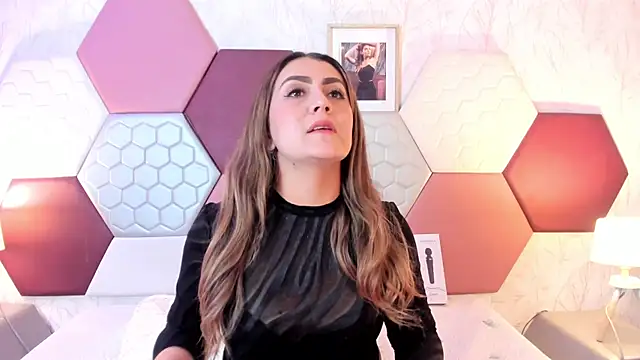 AriaRous online show from April 15, 2026, 4:14 pm