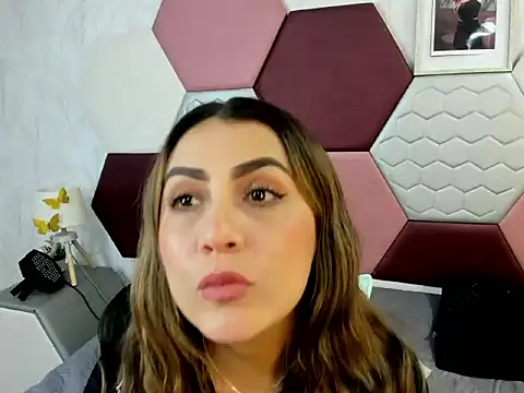 Snapshot of AriaRous chatting on May 5, 2026, 3:42 pm AriaRous online show from May 5, 2026, 3:42 pm