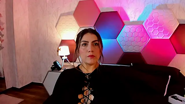 Snapshot of AriaRous chatting on June 17, 2026, 12:18 pm AriaRous online show from June 17, 2026, 12:18 pm