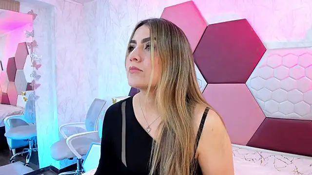 Snapshot of AriaRous chatting on July 2, 2026, 3:29 pm AriaRous online show from July 2, 2026, 3:29 pm