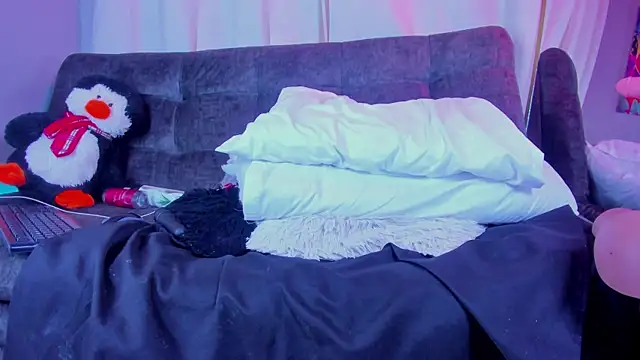 BonnieRitz online show from November 30, 2025, 12:53 pm