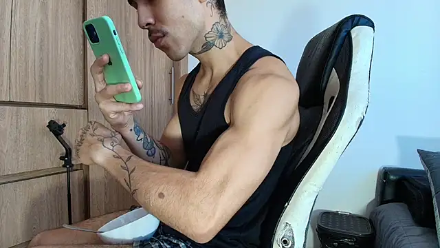 Snapshot of liorvante chatting on July 6, 2026, 3:47 pm liorvante online show from July 6, 2026, 3:47 pm