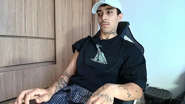 Snapshot of liorvante chatting on July 7, 2026, 2:43 pm liorvante online show from July 7, 2026, 2:43 pm